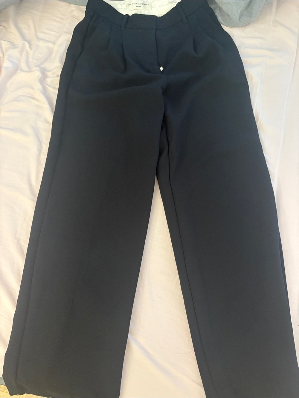 Aritzia The Effortless Pant – Black